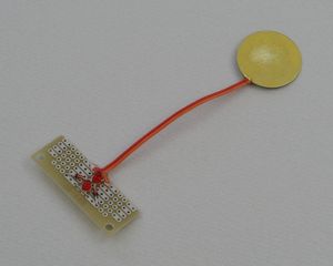 保護回路付きの振動発電LED発光回路の写真